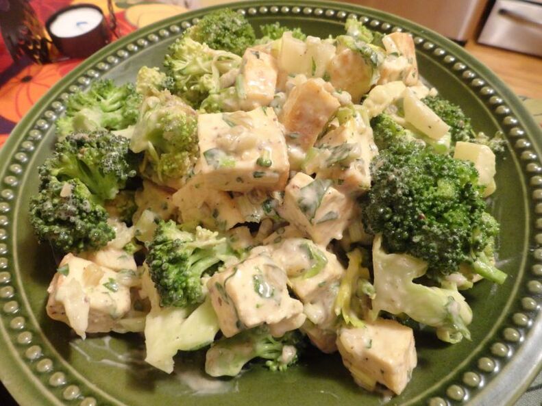 Salade de poulet au brocoli pour perdre du poids